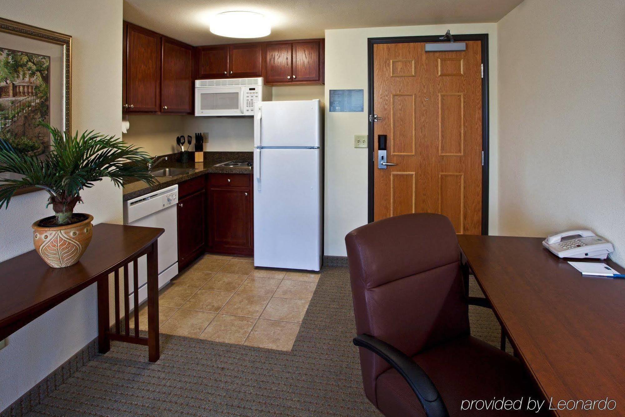 Staybridge East- Brandon By Ihg Hotel 3*